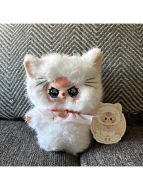 bb3 white cat plush pendant